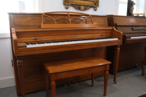 Baldwin console piano